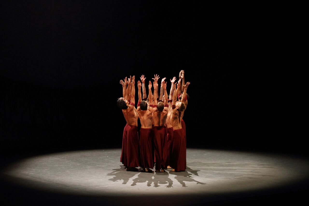 Momento de la coreografía de 'Samsara' (Jesús Vallinas)