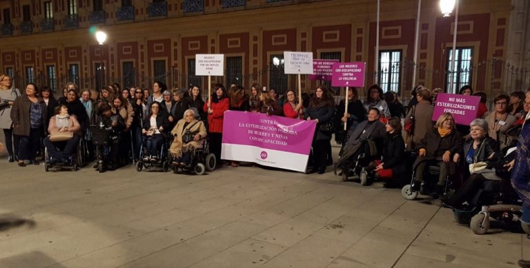 Acto de denuncia pública contra las esterilizaciones contra mujeres y niñas con discapacidad en Sevilla