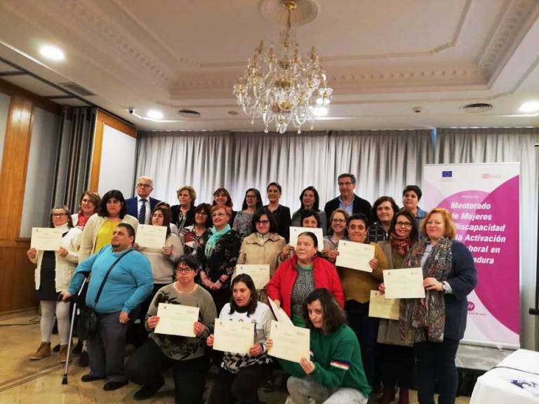 Momento del acto de cierre de Proyecto de Activación socio-laboral de mujeres con discapacidad en Extremadura y de presentación del de Mentorado de mujeres con discapacidad 