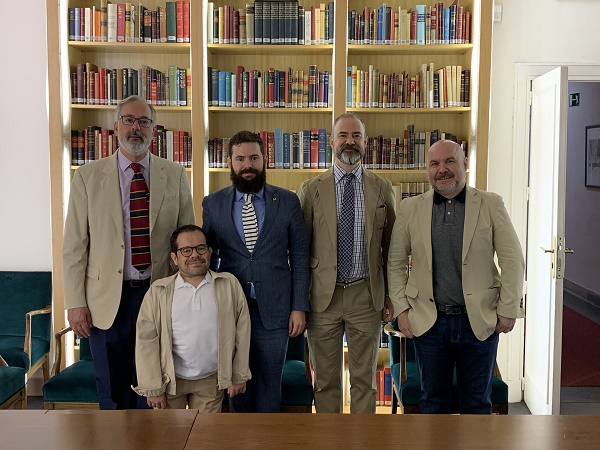 Foto de familia tras la firma del convenio del CERMI con la Escuela Diplomática de España 