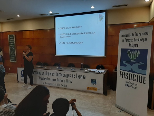 Momento de las III Jornadas de Encuentro de Mujeres Sordociegas de Fasocide