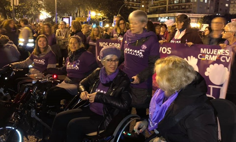 Mujeres con discapacidad participan en actos contra la violencia de género el 25 de noviembre