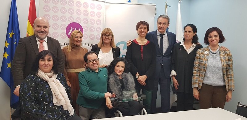 El CERMI premia a la exsenadora Virginia Felipe como ejemplo del aumento de la presencia de mujeres con discapacidad en la vida política