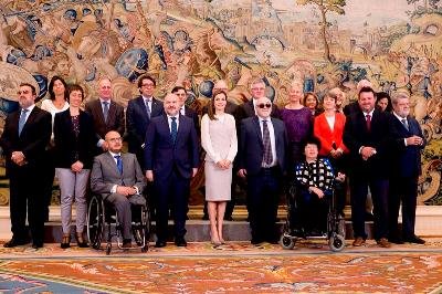 Su Majestad la Reina Letizia recibe a una delegación del EDF y del CERMI
