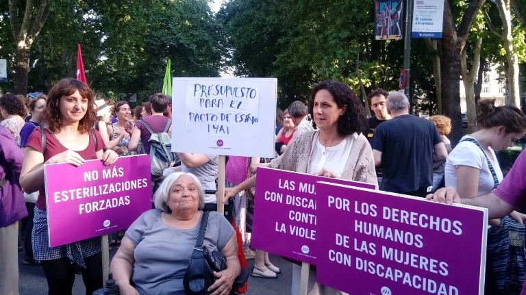 La Fundación CERMI Mujeres participa en la manifestación feminista de Madrid para exigir más recursos contra la violencia machista
