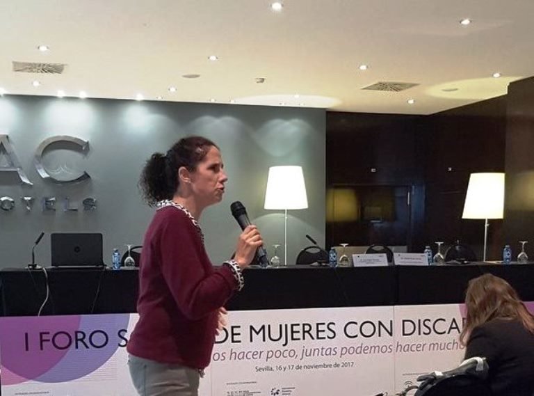 Ana Peláez, durante su intervención en el I Foro social de mujeres con discapacidad