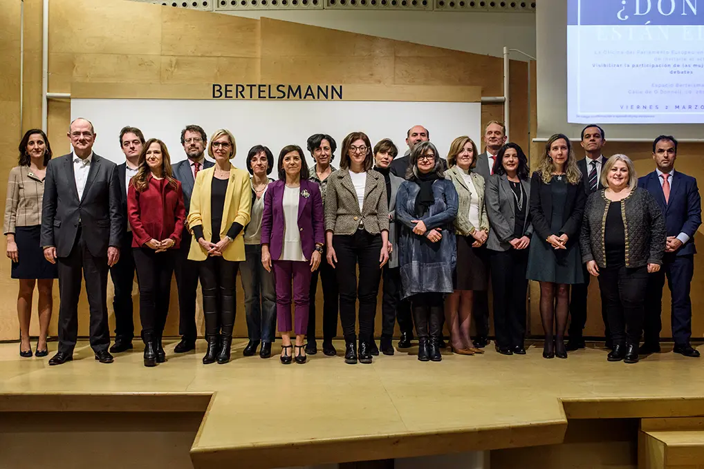 Foto de familia de los firmantes del manifiesto