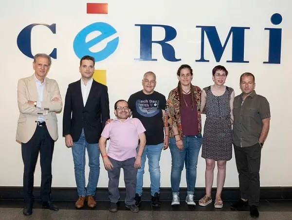 Personas LGTBI con discapacidad tras una mesa sobre LGTBI-Discapacidad realizada en Servimedia