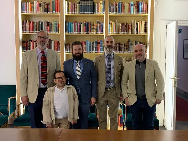 Foto de familia tras la firma del convenio del CERMI con la Escuela Diplomática de España 