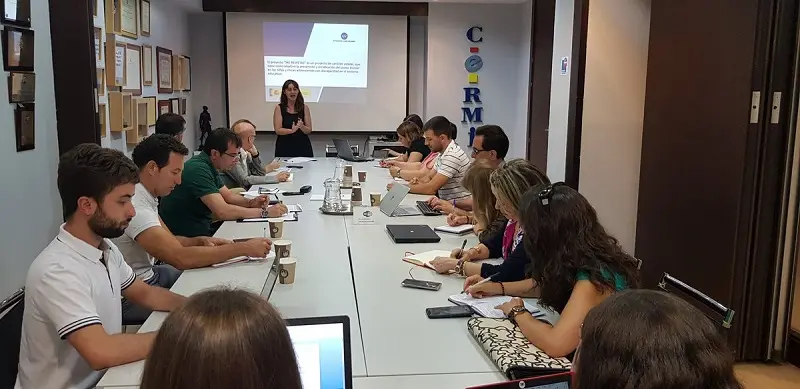 Reunión de trabajo para mostrar los avances en el desarrollo de la app ‘Me respetas’