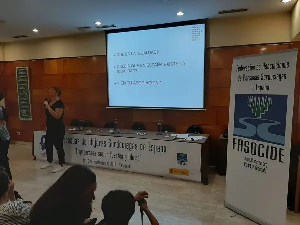 Momento de las III Jornadas de Encuentro de Mujeres Sordociegas de Fasocide