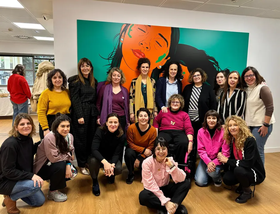 Imagen del encuentro de organizaciones de mujeres celebrado el d&iacute;a 15 de diciembre de 2025