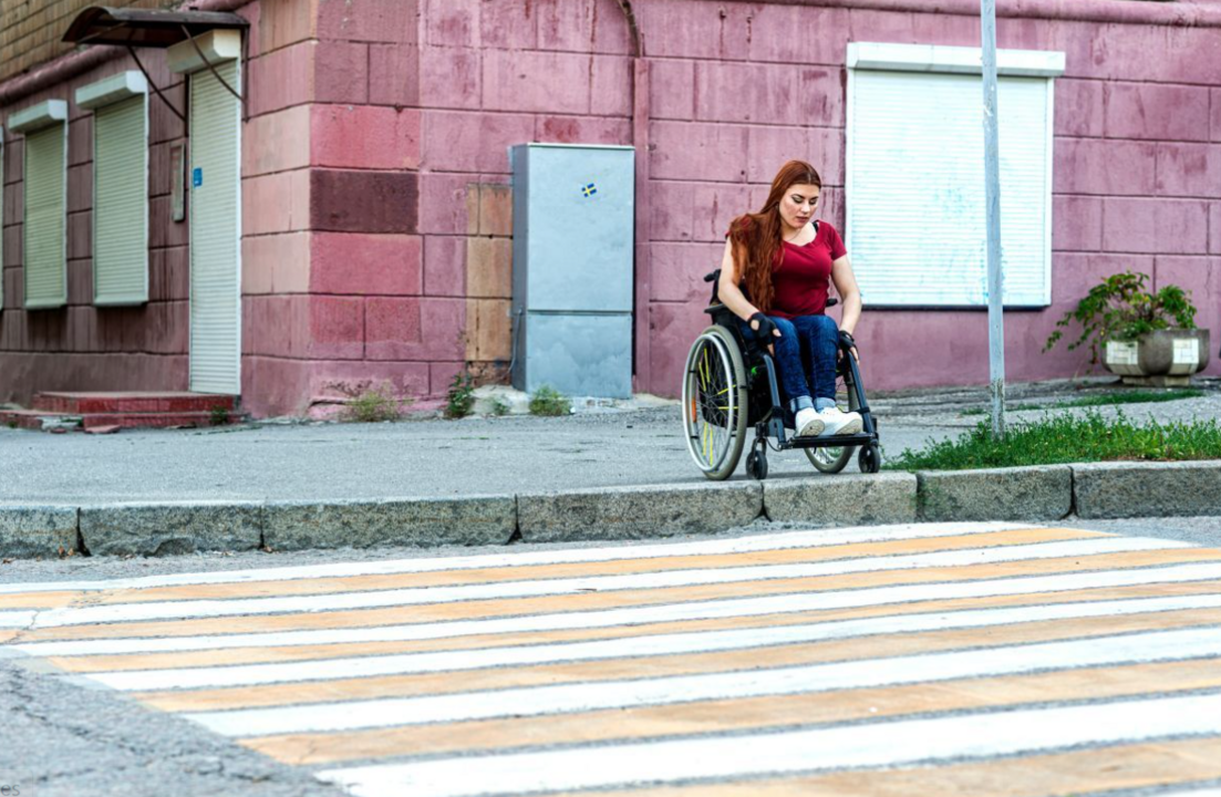 Imagen de usuaria en silla de ruedas