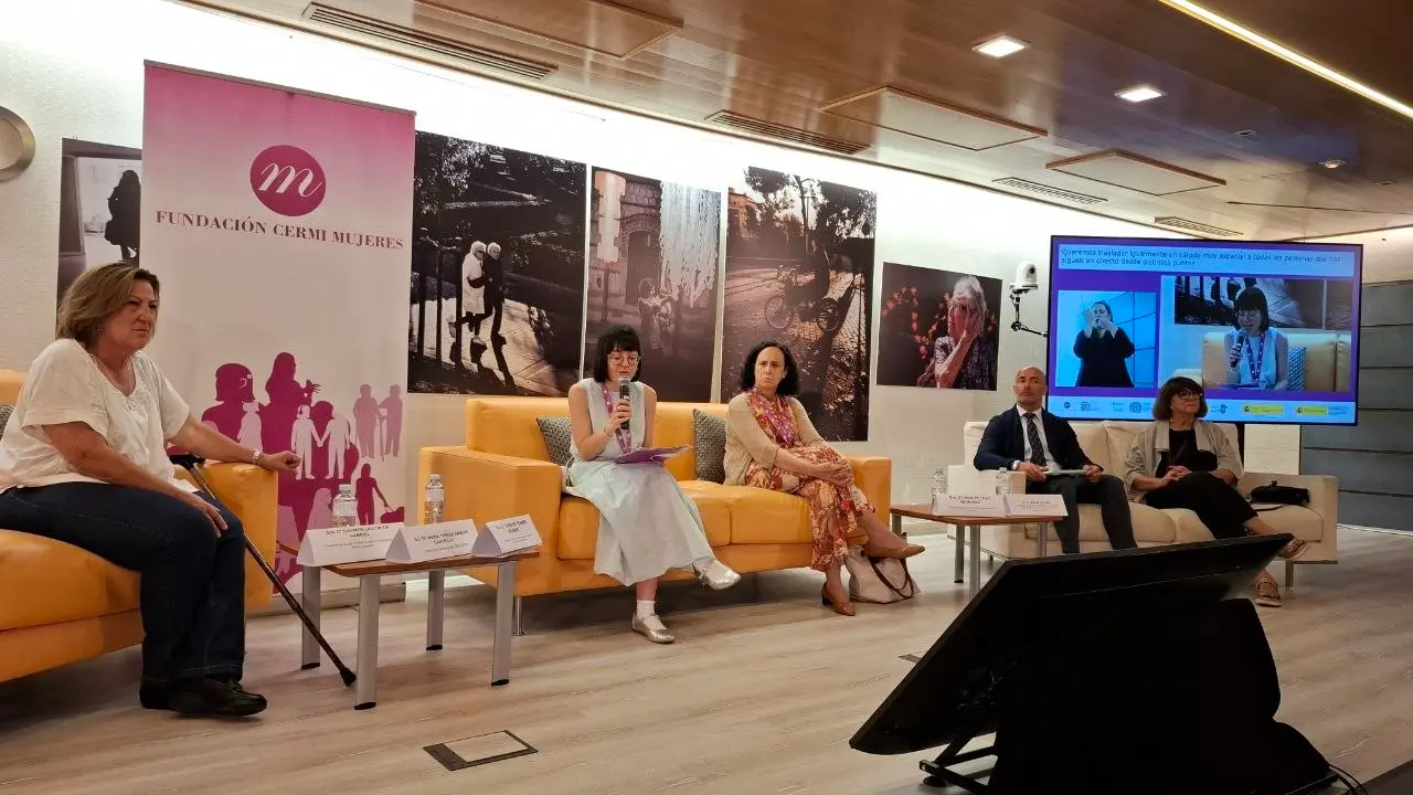 Imagen de la mesa de INAUGURACI&Oacute;N. Aparece Carmen Laucirica, Sara De Torres, Ana Pel&aacute;ez, Jes&uacute;s Celada y Mar&iacute;a Teresa Sancho