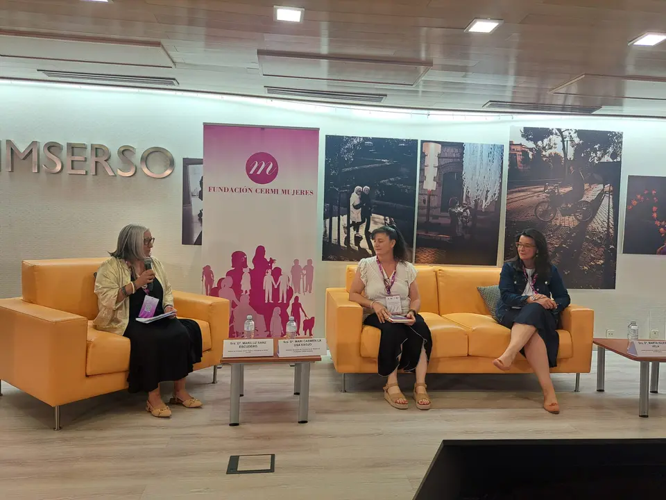 Imagen del PANEL 3. Aparece Mari Luz Sanz, Maricarmen La Osa, Marta Iglesias