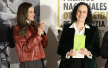 Imagen de Ana Peláez, vicepresidenta ejecutiva de Fundación CERMI Mujeres junto a la Reina Letizia