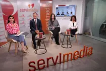 Imagen en Servimedia. Aparece Gregorio Saravia y Marta Castillo