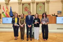 Fotograf&iacute;a de familia, entrega del premio a Manuela Muro