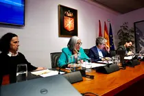 Imagen de Ana Pel&aacute;ez y Mariluz Sanz en el Parlamento de Navarra
