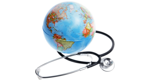 Imagen de un globo del mundo rodeada por un fonendoscopio