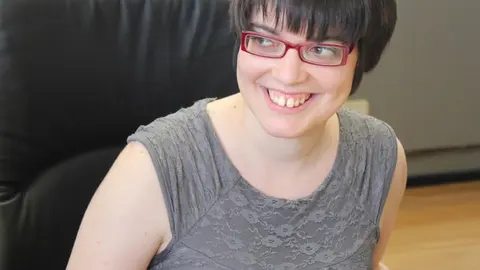 Claudia Tecglen, presidenta de la asociación Convives con Espasticidad (Foto: Departamento de Comunicación de la UNED)