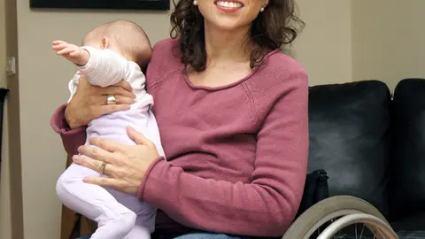 Catalina Devandas, relatora relatora especial de Naciones Unidas para los derechos de las personas con discapacidad, con su hija