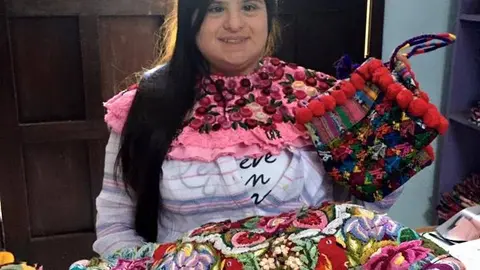 Isabella Springmhul es una joven diseñadora guatemalteca