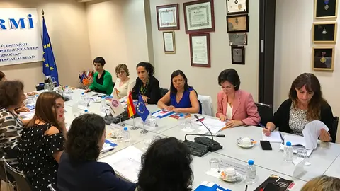 Momento del desayuno de la FCM para abordar los retos de las mujeres y niñas con discapacidad con la presidenta del Comité de la Discapacidad de la ONU y representantes institucionales