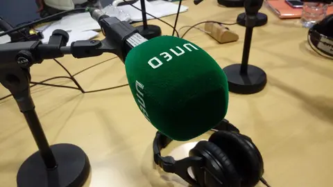 Detalle de un micrófono de la UNED