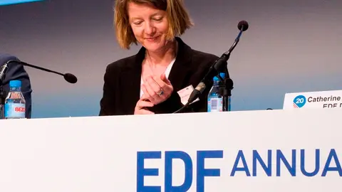 Catherine Naughton, directora del EDF, durante el transcurso de la mesa en la que el EDF pide que el Acta Europea de Accesibilidad recoja las demandas de las personas con discapacidad
