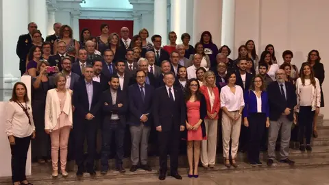 Foto de familia del Pacto Valenciano contra la violencia de género y machista
