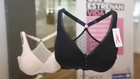 Carrefour y su Fundación colaboran con la AECC con el proyecto del sujetador postoperatorio “BienStar”