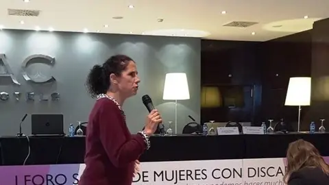 Ana Peláez, durante su intervención en el I Foro social de mujeres con discapacidad