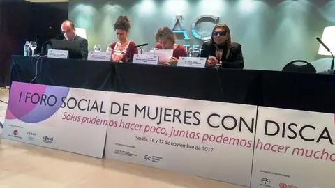 Momento en el I Foro social de mujeres con discapacidad