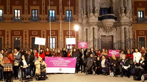 Momento de la concentración cívica en la que participó FCM