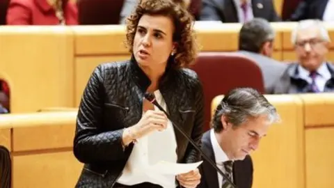 La ministra de Sanidad, Servicios Sociales e Igualdad, Dolors Montserrat, este martes en el Pleno del Senado