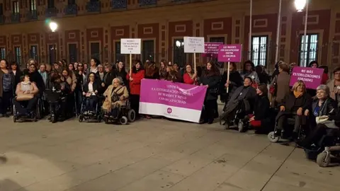 Acto de denuncia pública contra las esterilizaciones contra mujeres y niñas con discapacidad en Sevilla