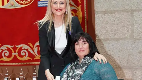 La presidenta de CERMI Madrid, Mayte gallego, recibe el reconocimiento 8 de marzo al valor social de la comunidad de Madrid