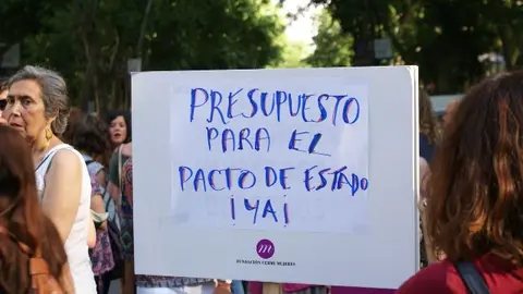 Cartel que dice: presupuesto para el Pacto de Estado, &iexcl;ya!