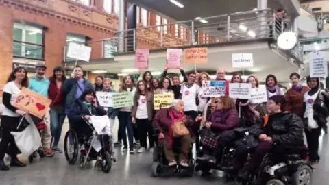 CERMI Mujeres participa en la manifestación del 8-M para visibilizar a las mujeres y niñas con discapacidad: “Basta de vulnerar nuestros derechos”