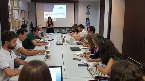 Reunión de trabajo para mostrar los avances en el desarrollo de la app ‘Me respetas’