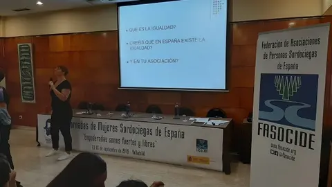 Momento de las III Jornadas de Encuentro de Mujeres Sordociegas de Fasocide
