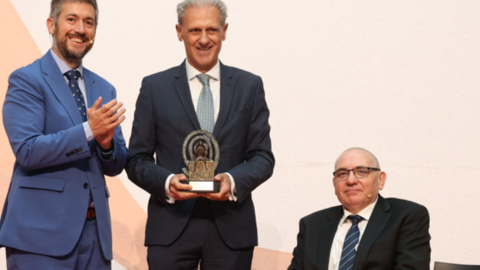 El director de Servimedia, al recoger el galardón | Foto de Jorge Villa