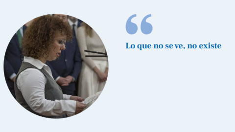 Imagen de Marta Castillo leyendo una frase del artículo 49