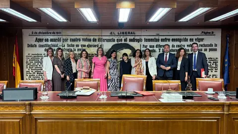 Imagen de Ana Peláez y Sara De Torres en el senado