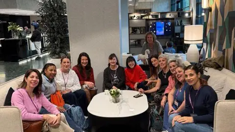 Imagen de las madres participantes en la Escuela de Madres el pasado mes de octubre