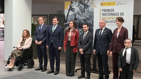 La Reina junto al ministerio de Derechos Sociales, Pablo Bustinduy, y otras autoridades