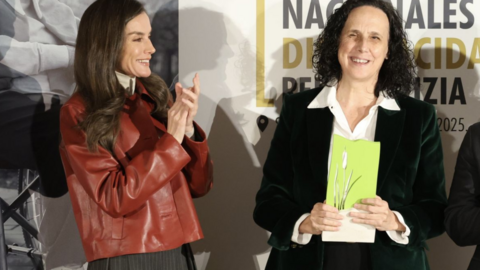 Imagen de Ana Peláez, vicepresidenta ejecutiva de Fundación CERMI Mujeres junto a la Reina Letizia
