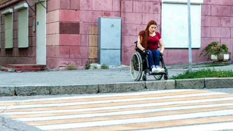 Imagen de usuaria en silla de ruedas