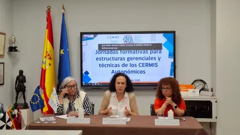 Imagen de la mesa de Ana Pel&aacute;ez, Marta Valencia y Mariluz Sanz